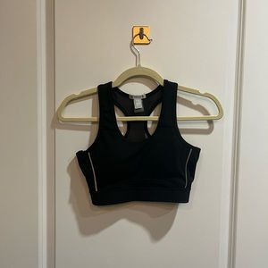 Workout set with reflective details
